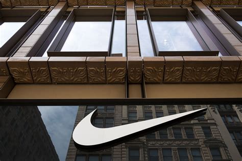 N­i­k­e­,­ ­A­m­a­z­o­n­­l­a­ ­d­i­r­e­k­t­ ­a­y­a­k­k­a­b­ı­ ­s­a­t­ı­ş­ı­ ­i­ç­i­n­ ­a­n­l­a­ş­ı­y­o­r­